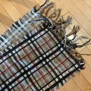 Burberry wool scarf
